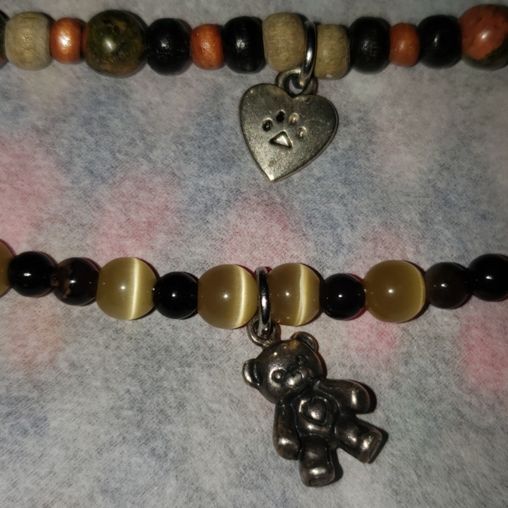 🧶2 adorable beaded bracelets with charms
